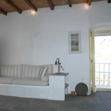 Open Space House At The Castle Of Chora, בית נופש *